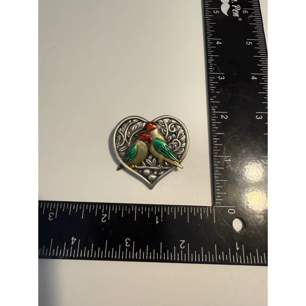 Vintage JJ Jonette Jewelry Pewter Heart Lovebirds Enamel Brooch‎ Pin Silver Tone
